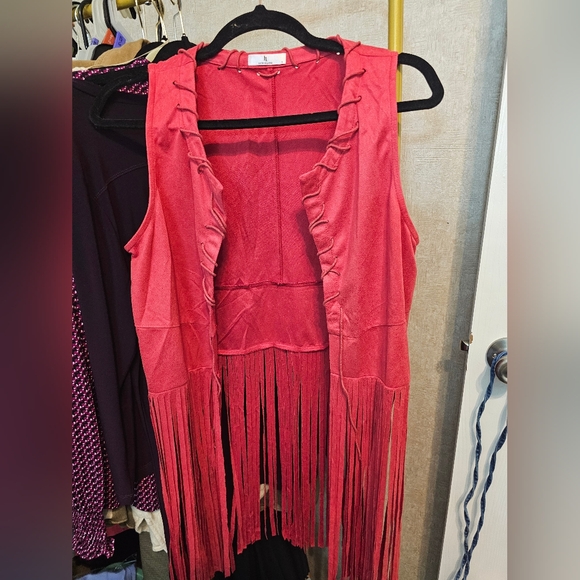 Fringed Reddish/Pink Sleeveless Vest - Picture 1 of 6